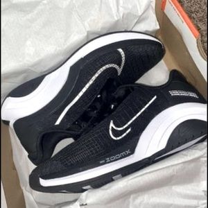 Women’s size 8 Nike zoomx superrep surge